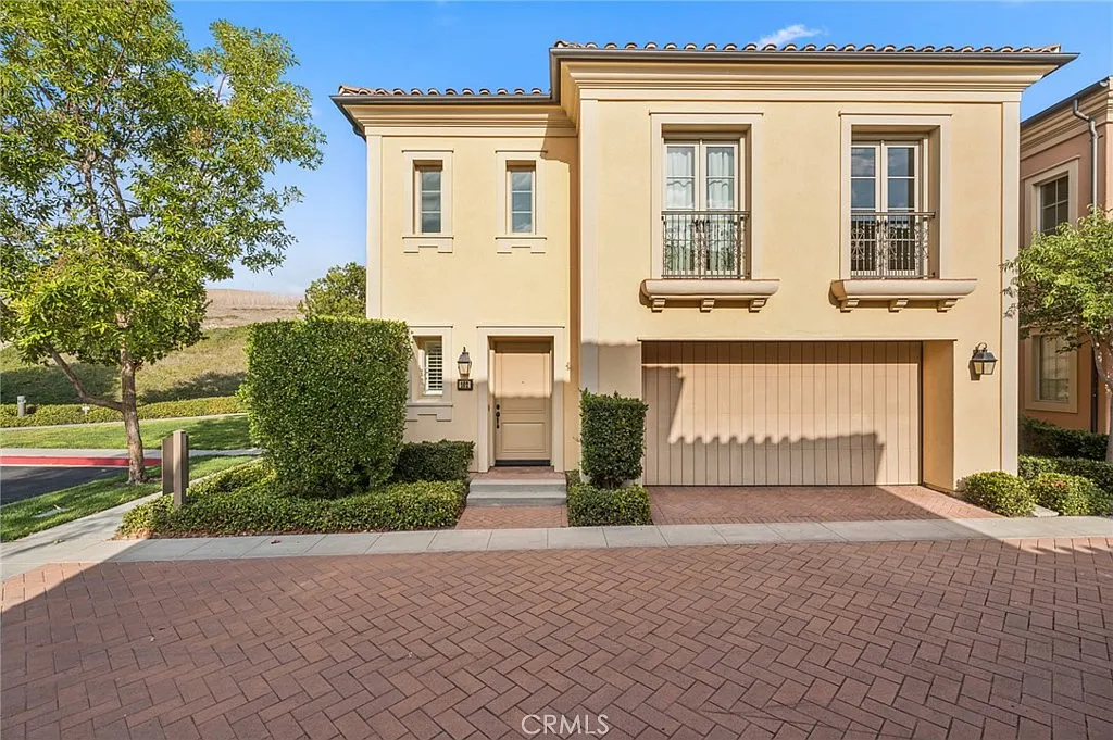 3 bed, 2.5 bath, 1868 sqft, $5,995 — Photo 1