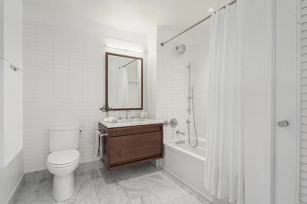 Bathroom, photo 1