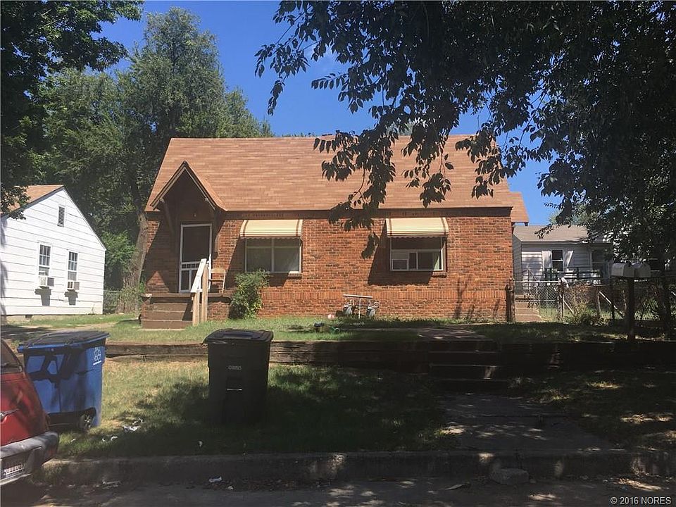 2nd image of 805/807 N Columbia Pl