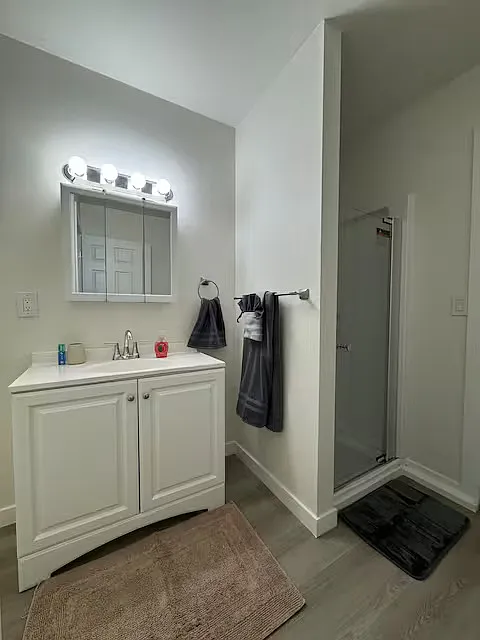 7 bed, 2435 sqft, $5,700 — Photo 1