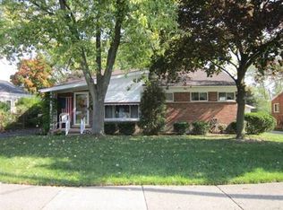 24074 Colchester Dr, Farmington, MI 48336