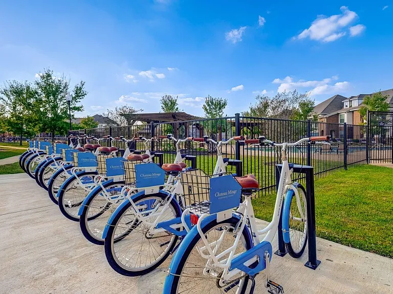 Chateau Mirage Apartment Homes — Photo 31