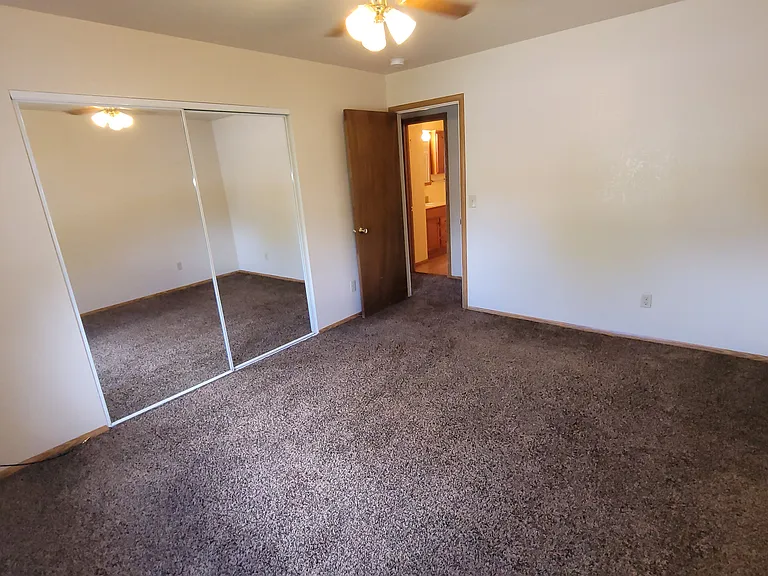 627 Highline Dr — Photo 16