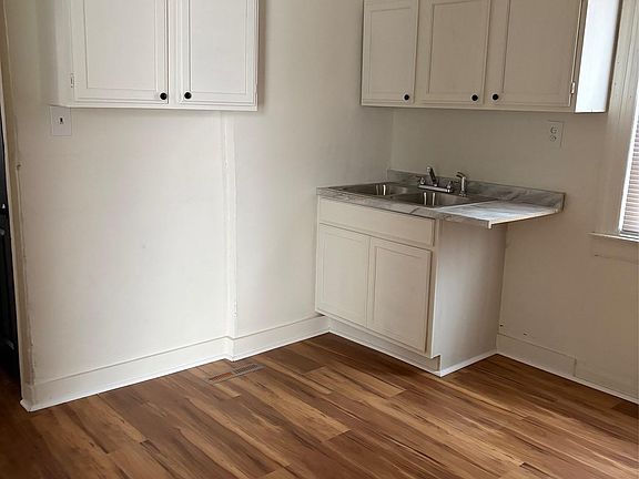 5th image of 628 Collingwood St