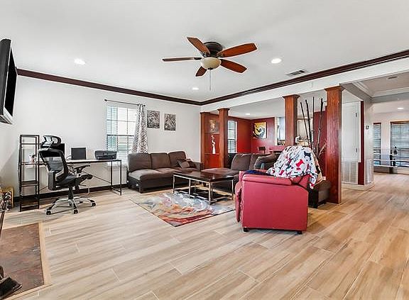 4th image of 5814 Catina St
