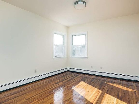 5th image of 15518 102nd St