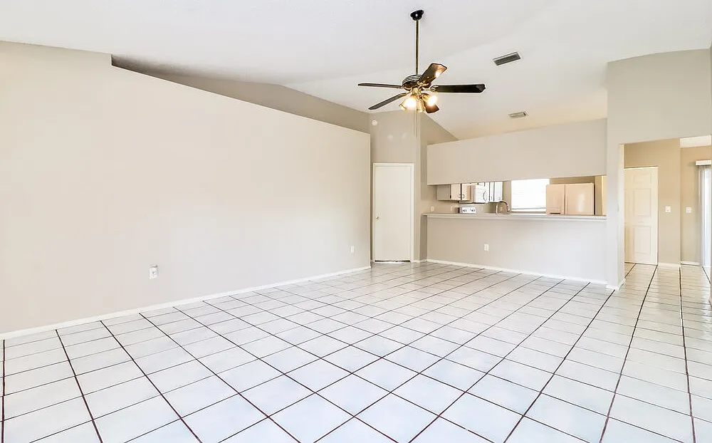 3 bed, 2.0 bath, 1449 sqft, $3,440 — Photo 4