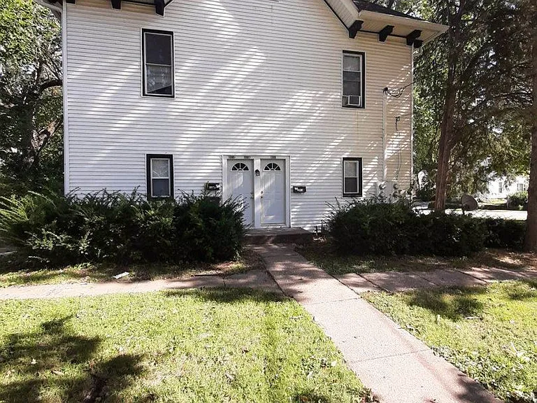 1301 Arlington Ave — Photo 1