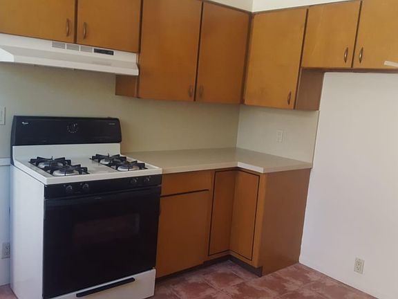 3rd image of 137 N Sierra Bonita Ave Unit 2