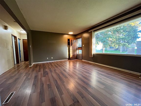 5th image of 426 Beryl Street