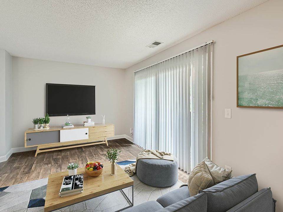 1700 Chambers Dr #1709-04 - Web Quality - 014 - 05 Living Room - VS