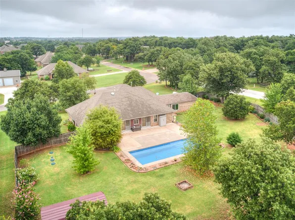 4851 Sweetwater Dr, Guthrie, OK 73044
