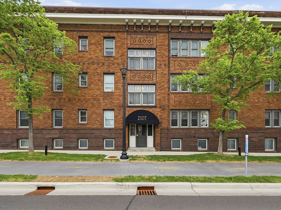 2107 Hennepin Ave #1