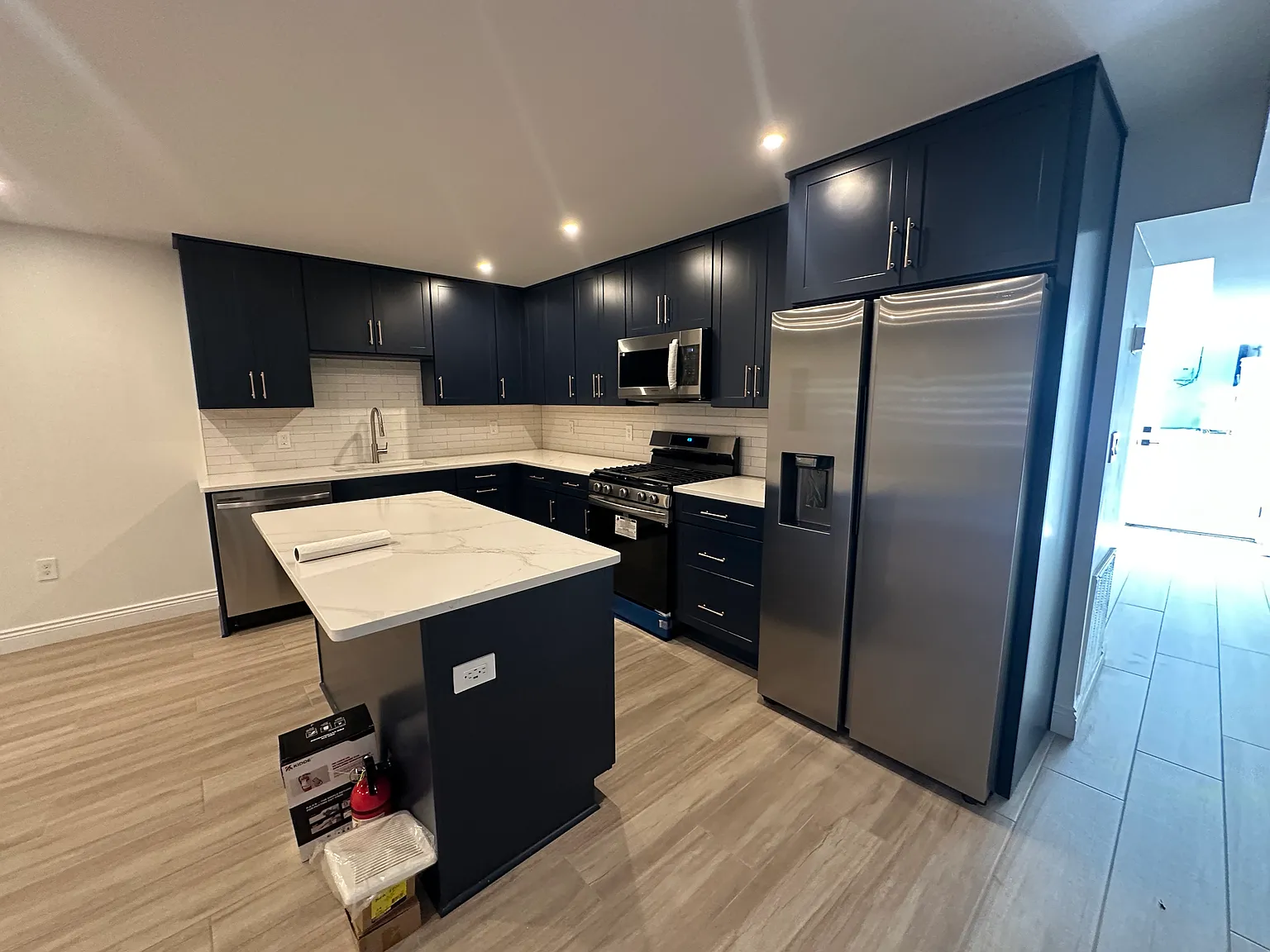 2 bed, 900 sqft, $3,400 — Photo 2