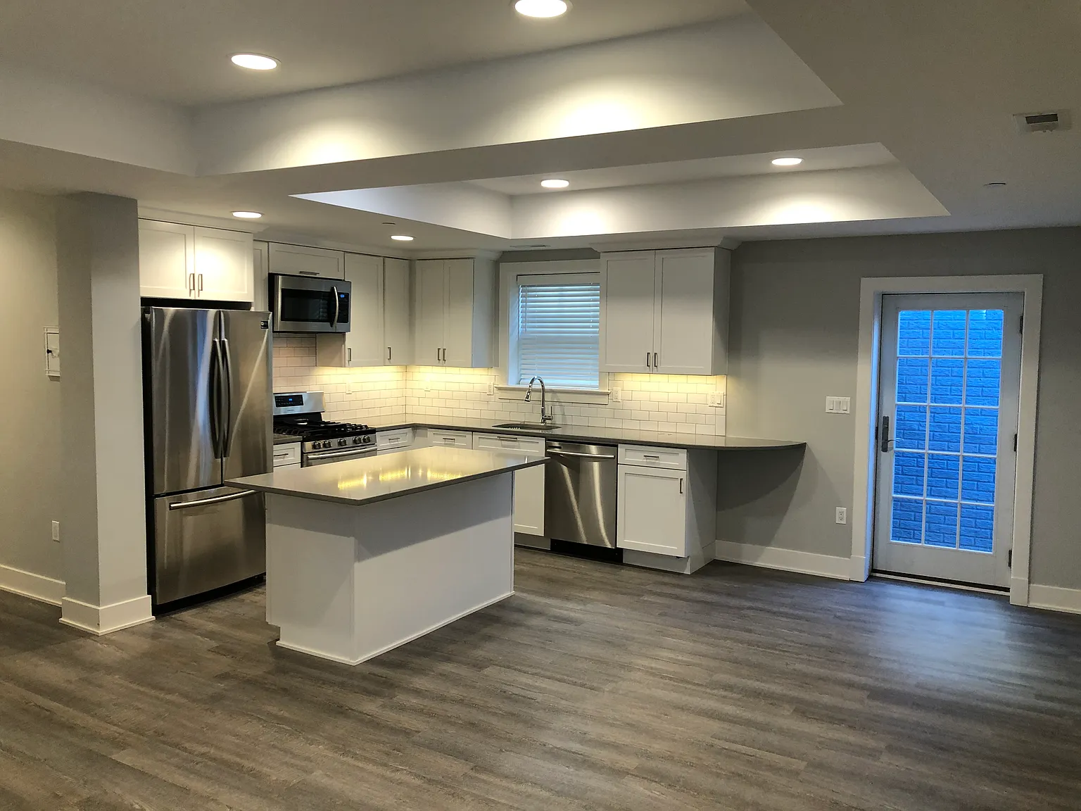 2 bed, 1000 sqft, $2,900 — Photo 2