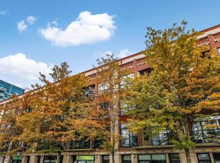 847 W Monroe St APT 3A, Chicago, IL 60607