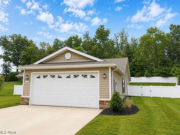 3rd image of 1667 Arrow Dr
