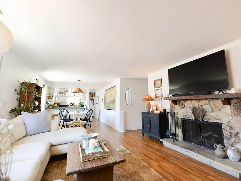 2627 S. El Camino Real — Photo 3