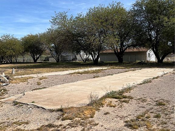 3rd image of 1701 E Laguna Rd