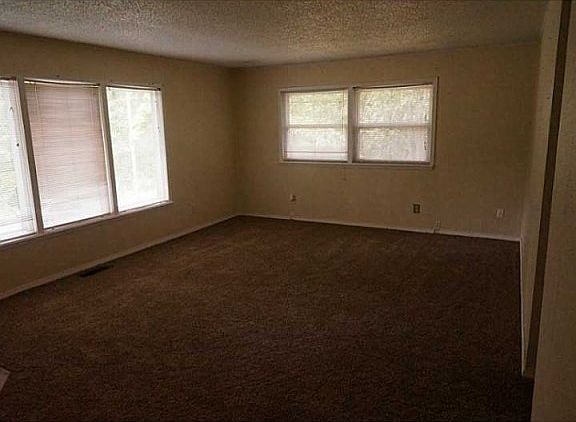 5th image of 12 Donington Ln