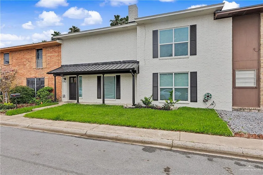 3 bed, 3.0 bath, 2062 sqft, $2,000 — Photo 2