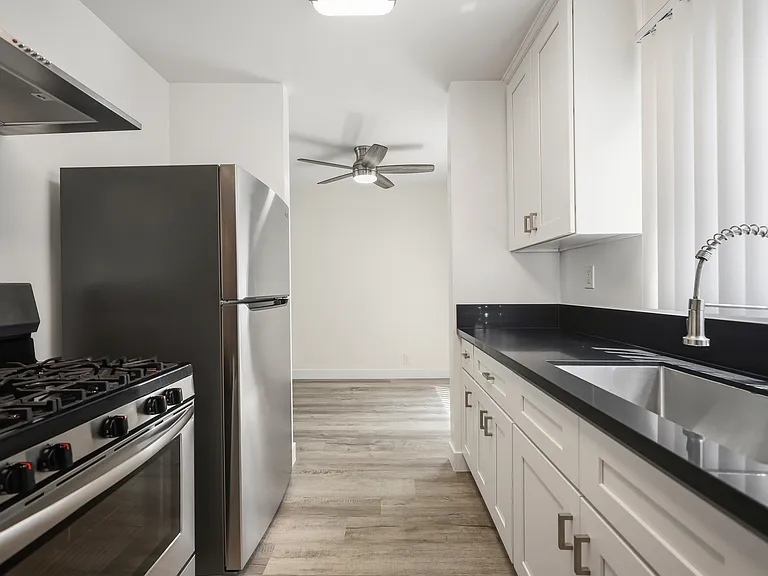 608 San Vicente Blvd — Photo 10