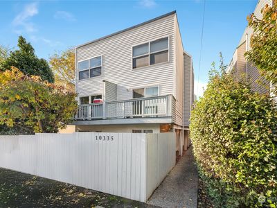 10335 Midvale Avenue N, Seattle, WA, 98133