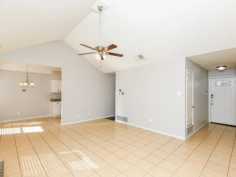 717 Parkwest Blvd — Photo 4