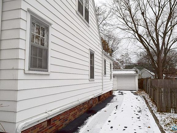 2nd image of 3515 Oakway Dr