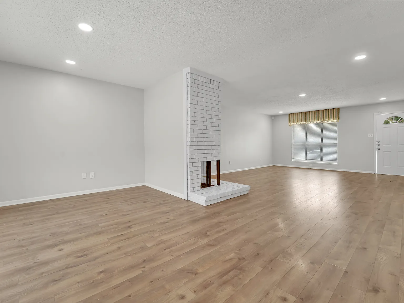 3 bed, 1444 sqft, $2,200 — Photo 4