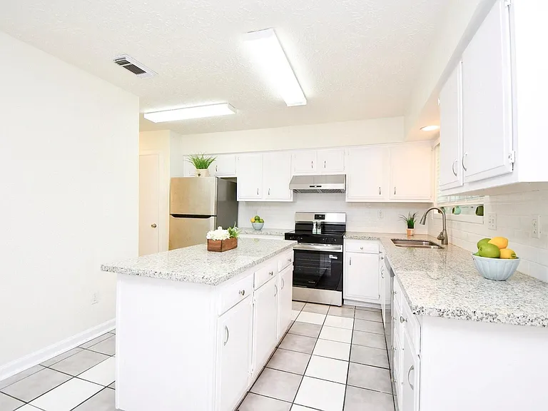 16823 Cobble Ridge Dr — Photo 18