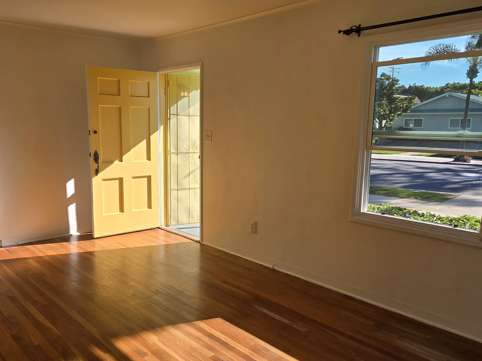 2 bed, 650 sqft, $3,800 — Photo 4