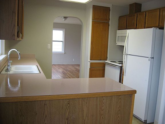 Kitchen w/Breakfast bar