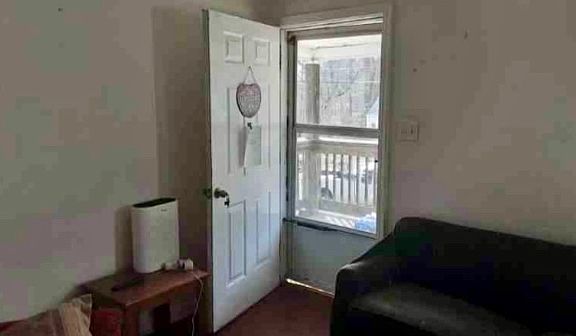 3rd image of 654 Glendale Ave