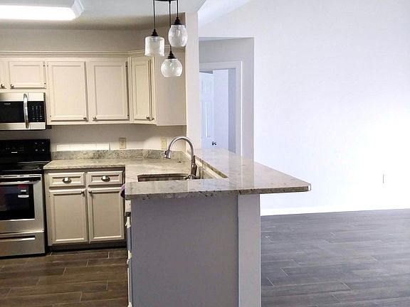 3rd image of 16291 Greenwood Dr