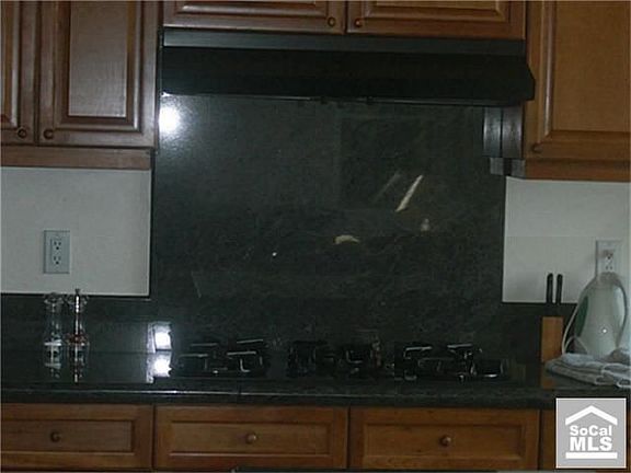 3rd image of 381 E 21st St