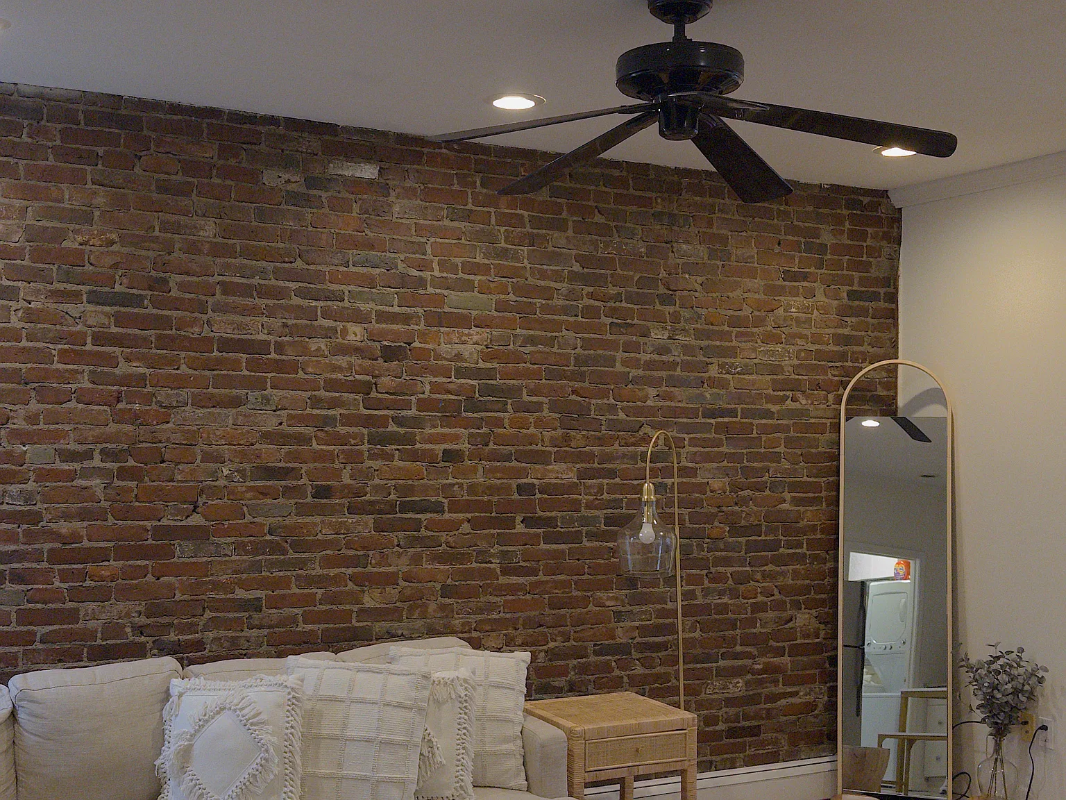 245 W 5th St — Photo 4