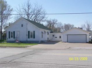 710 SW 3rd St, Aledo, IL 61231