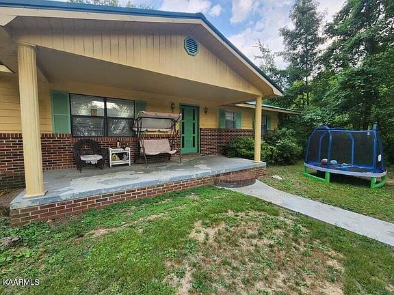 4th image of 1031 Roberts Ridge Rd