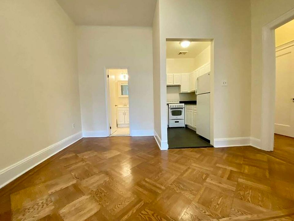1st image of 135 W 72nd St #5A