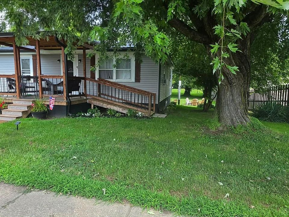 2nd image of 138 W Front St
