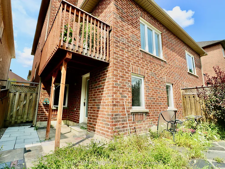 126 Gamble Glen Cres #LOWER — Photo 3