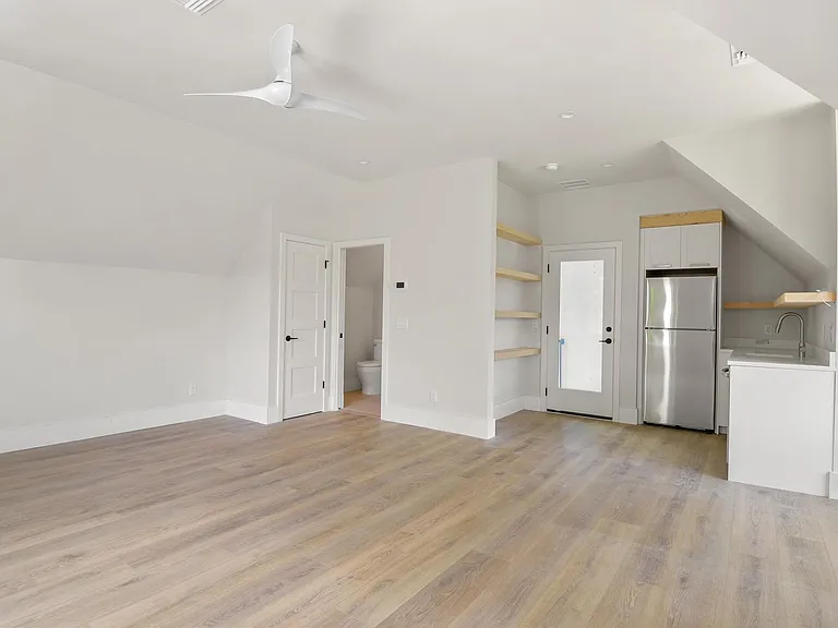 3222 Holliday Ave — Photo 9