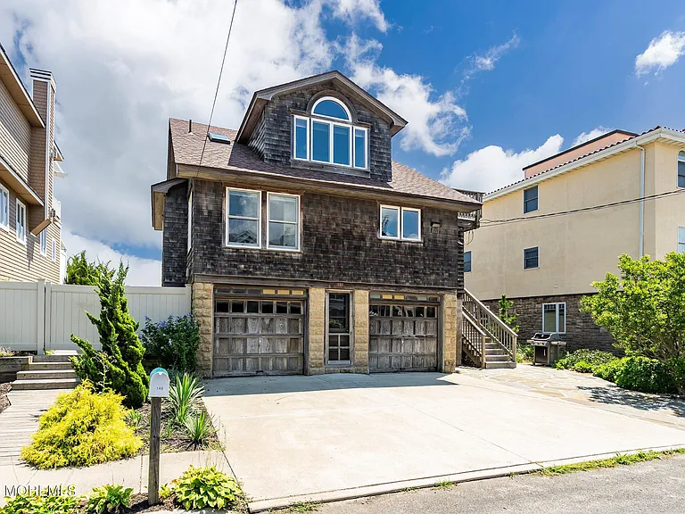 146 Sunset Ln — Photo 1