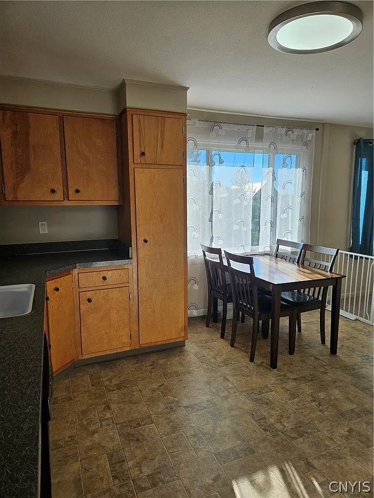 4 bed, 2.0 bath, 1208 sqft, $2,800 — Photo 3