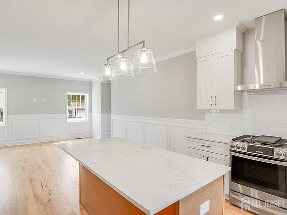 4th image of 713 Inman Ave