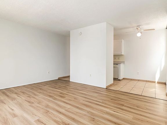 5th image of 1512 15th Ave SW #202