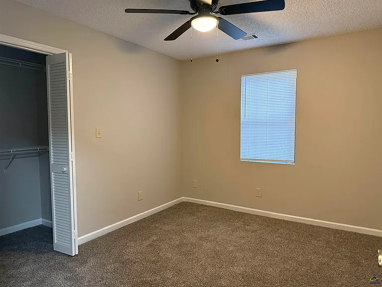 118 S Springs Dr — Photo 14