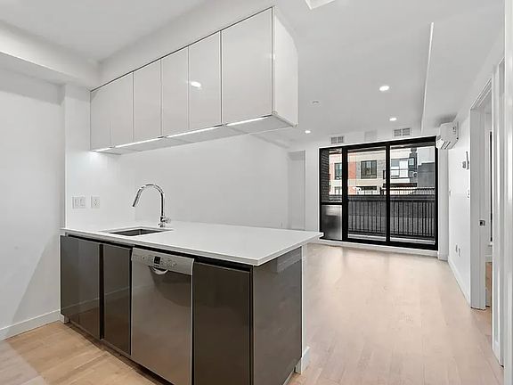 4th image of 2600 7th Ave #6Q