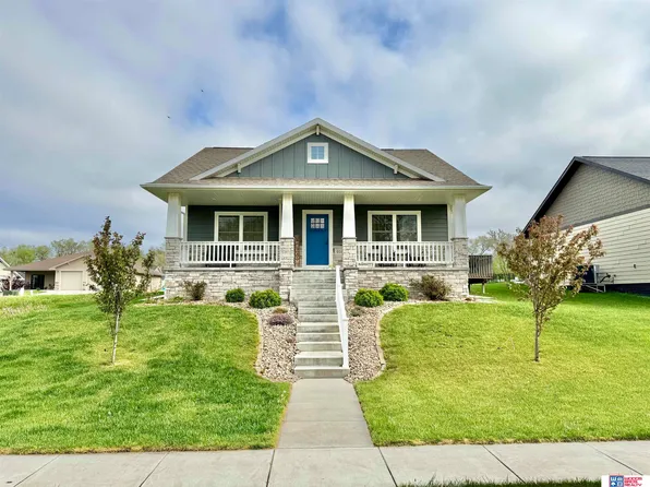 916 Hillcrest Dr, Seward, NE 68434
